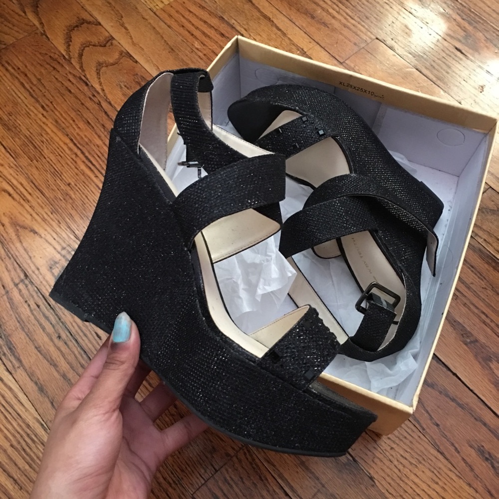Black W by Truth Wedges